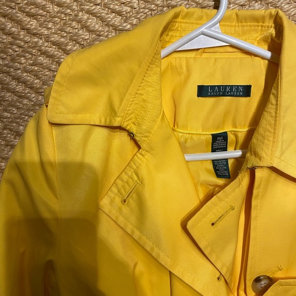 LAUREN BY RALPH LAUREN RAINCOAT. Size PETITE MEDIUM. Condition LIKE NEW! - Picture 4 of 4